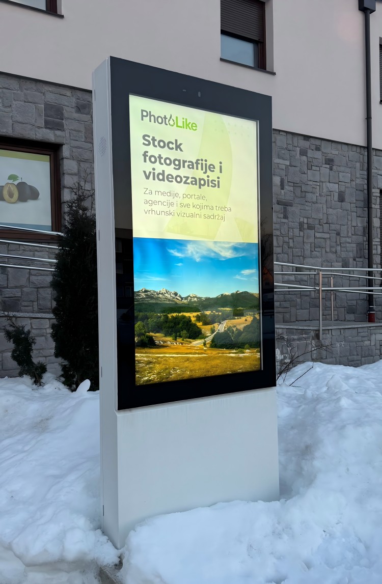 MWE986 Outdoor High-Brightness Digital Signage Kiosk | IP65